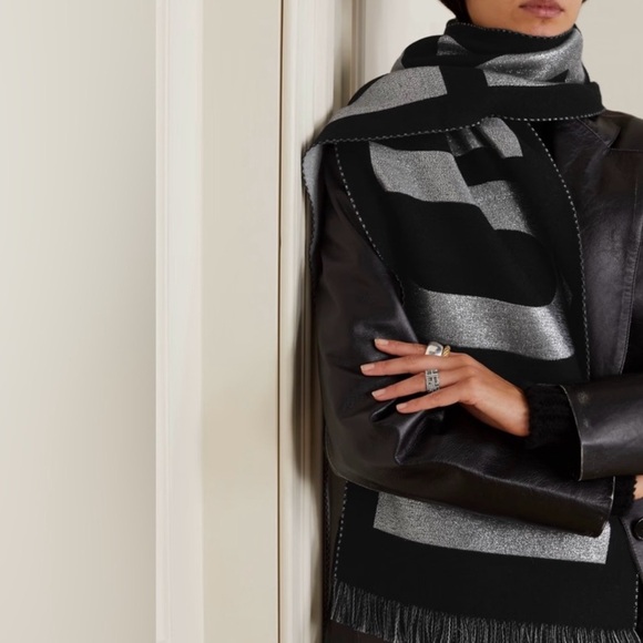 BURBERRY Fringed metallic wool-blend jacquard scarf - Picture 2 of 3